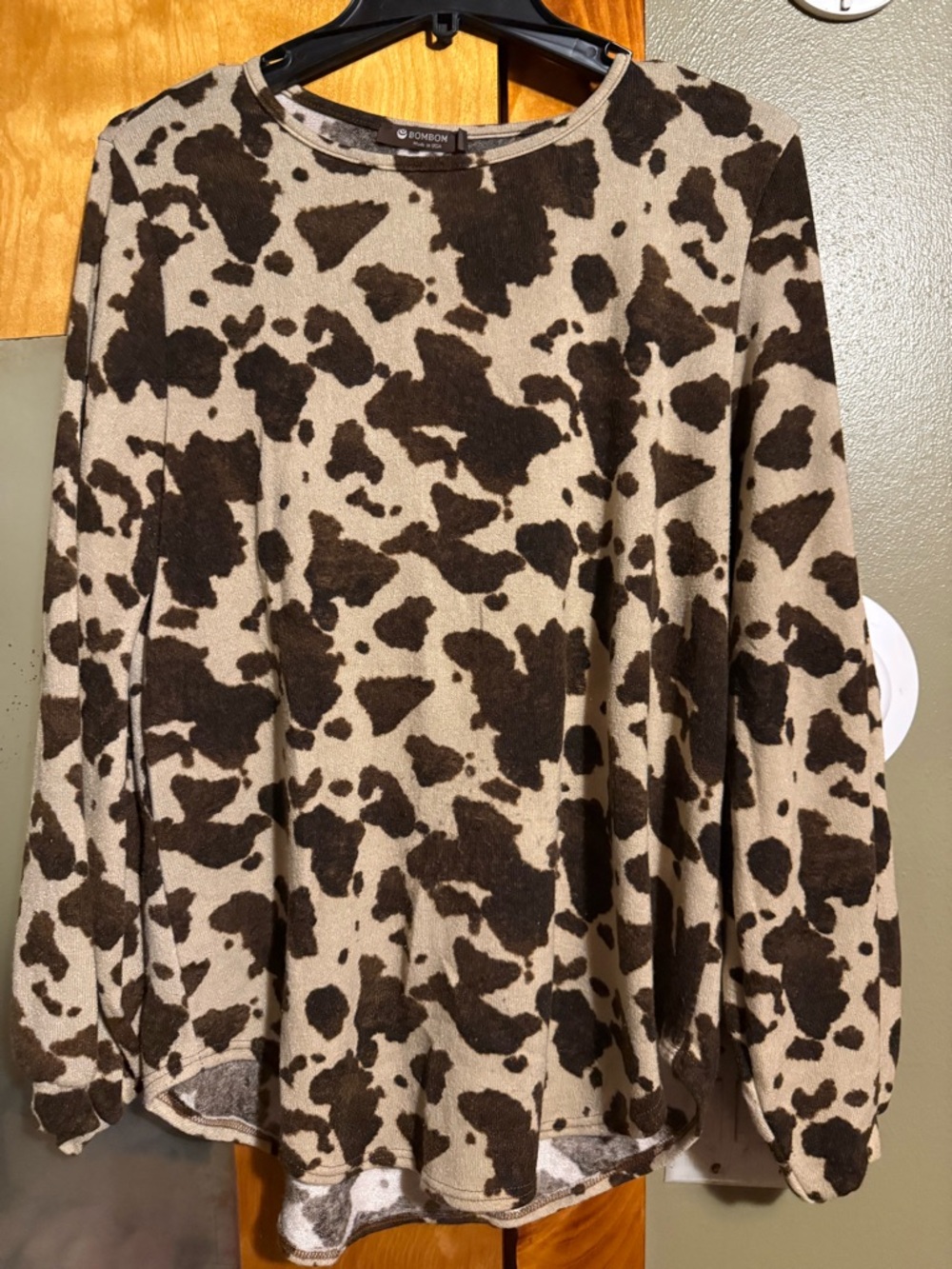 BOMBOM Women’s Long Sleeve Cow Print Tee in Beige and Brown